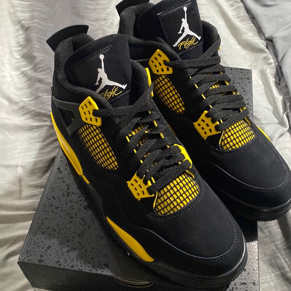 Air Jordan 4 Retro black/white-tour yellow